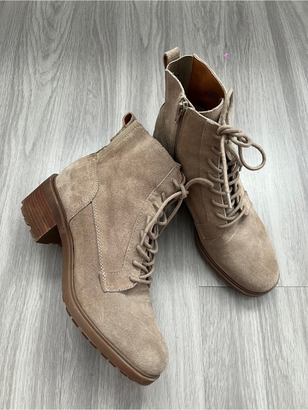 Lucky Brand Ujedrah Women’s 10 Taupe Suede Lace Up Lug Sole Ankle Boots